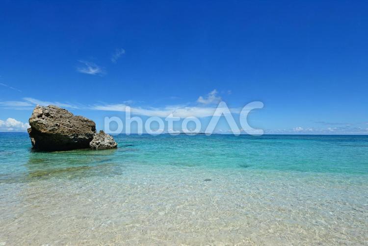 沖縄の美しいビーチ ビーチ,海,波の写真素材