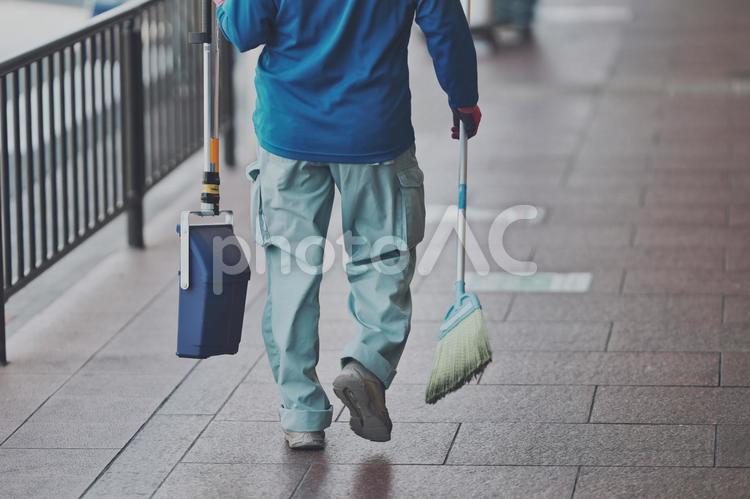 街を清掃する作業員 人物,男性,清掃の写真素材