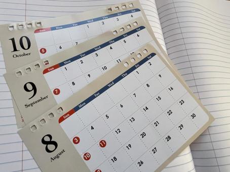 8月からの三カ月カレンダー。9月、10月 8月からの三カ月カレンダー。9月、10月 9月,8月,10月の写真素材