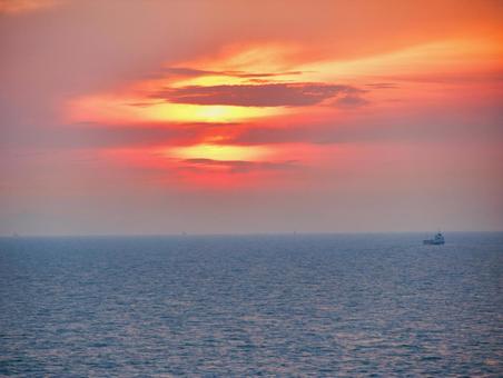 夕焼けの海 夕焼けの海の写真