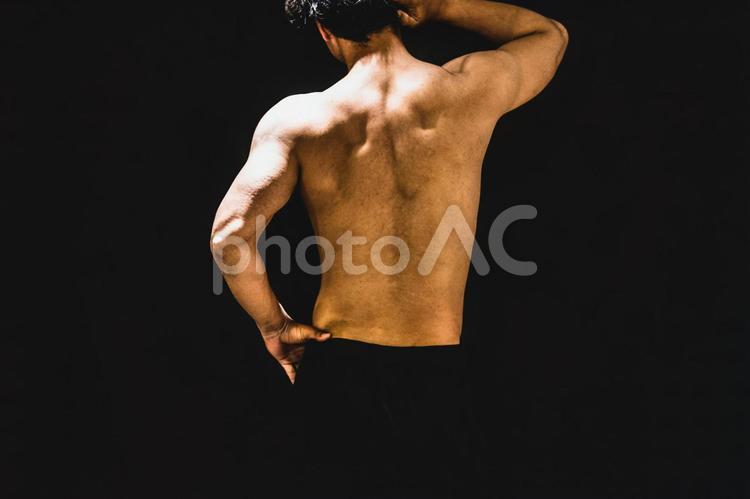 背筋を鍛える男性（背中） 背筋,背中,筋肉の写真素材