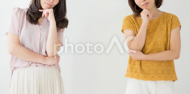 困る女性 困る,悩む,迷うの写真素材