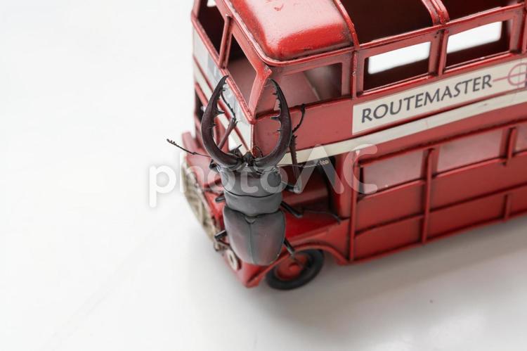 バスに乗ったクワガタ　 クワガタ,昆虫,なつやすみの写真素材