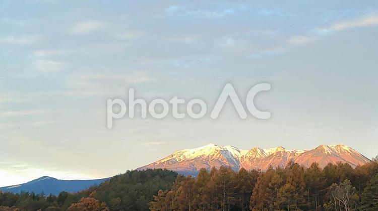 信州・朝の御嶽山(御岳山) 朝景色,朝,自然の写真素材
