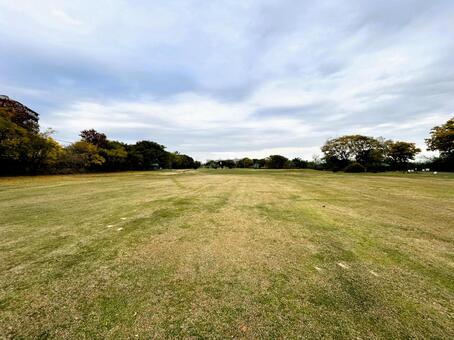 河川敷ゴルフ場の秋 ゴルフ場,河川敷,秋の写真素材