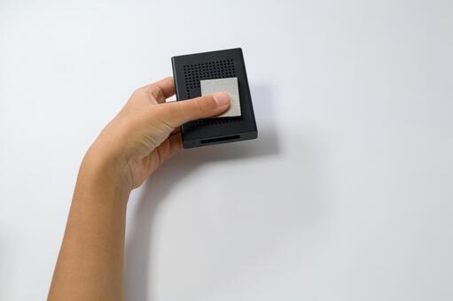 カードリーダーとメモリーカードを持つ手 メモリーカード,カードリーダー,データの写真素材