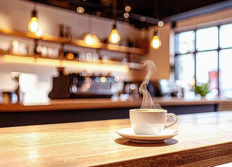 カフェのカウンターのコーヒー カフェのカウンターのコーヒーの写真