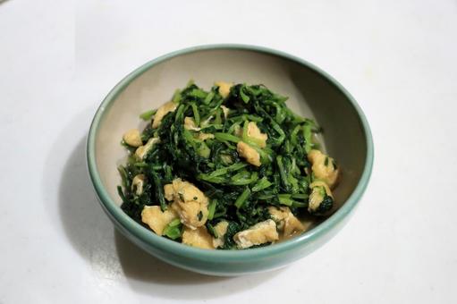 葉大根の胡麻油炒め 葉大根の胡麻油炒め 大根,ダイコン,野菜の写真素材