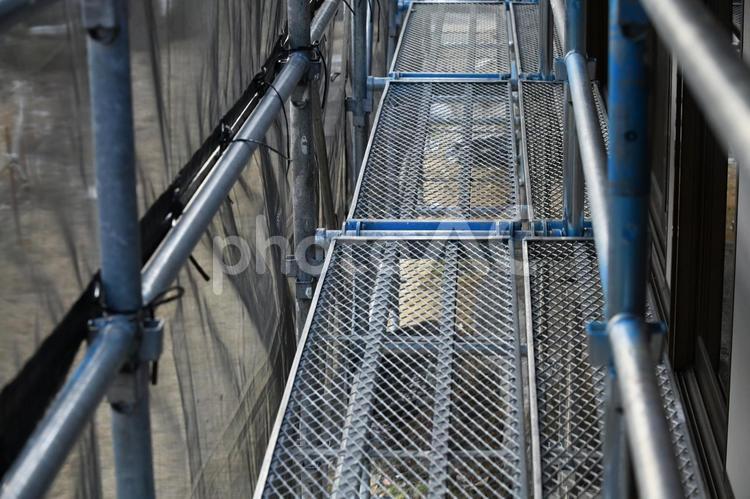 工事現場に設置された仮設の足場板 仮設,足場,工事の写真素材