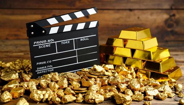 映画収入 カチンコとミニチュアの金塊 映画収入 カチンコとミニチュアの金塊の写真