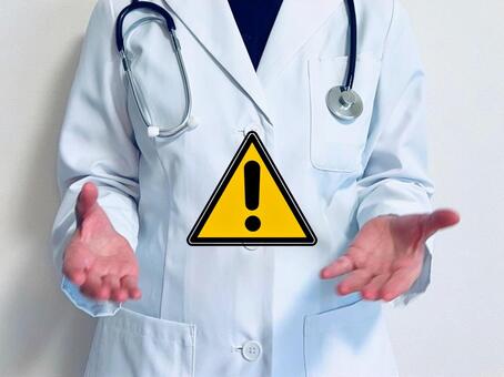 注意喚起をする医師 注意点,女医,注意の写真素材