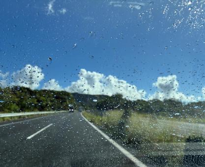 夏の通り雨 夏の通り雨 夏,通り雨,かた降いの写真素材