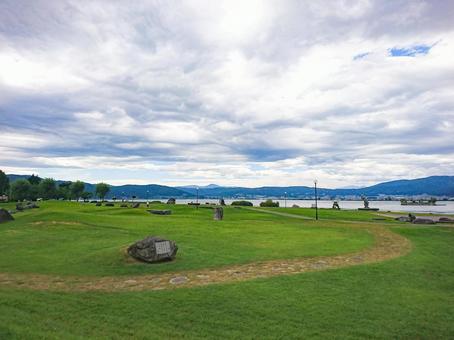 諏訪湖の湖畔 諏訪湖の湖畔の写真