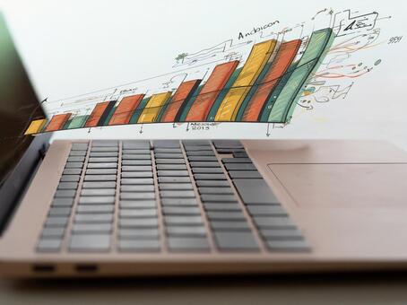グラフとパソコンを組合わせたビジネス分析 パソコン,グラフ,上昇の写真素材