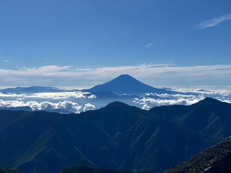 赤石岳山頂からの景色2 富士山 赤石岳山頂からの景色2 富士山の写真