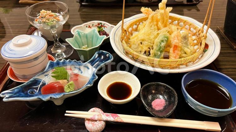 旅館の夕食 ご飯,豪華,食事の写真素材