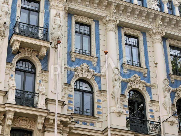 ユーゲントシュティール建築【ラトビア】リガ 建築,女性像,アールヌーボーの写真素材