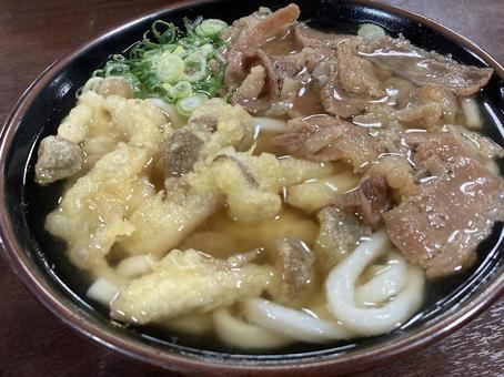 うどん〜天ぷらと肉 うどん〜天ぷらと肉の写真