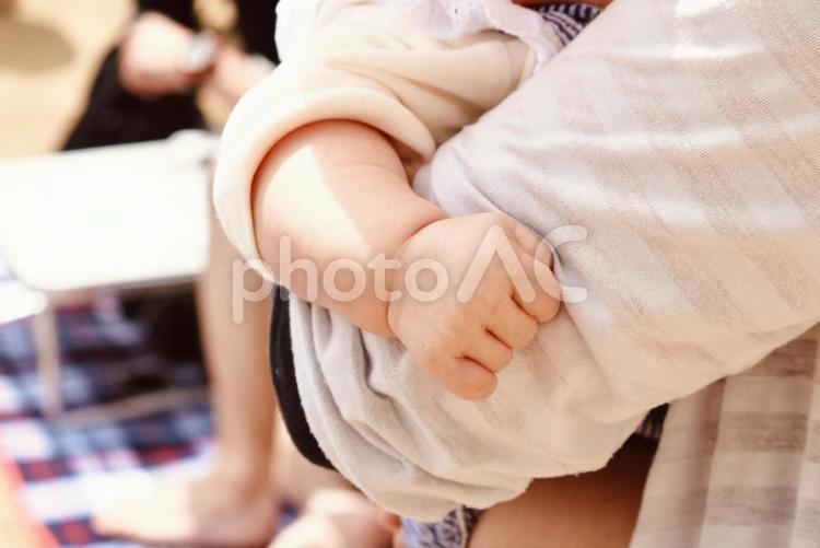 親子　母子　家族　手　イメージ　素材 母子,親子,赤ちゃんの写真素材