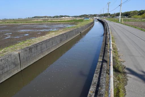 農業用水路兼排水路 茨城県 農業用水路兼排水路 茨城県 農業用水路,用水路,農業用水の写真素材