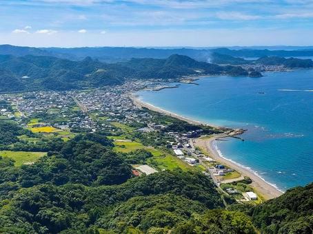 鋸山山頂駅展望台から南方の海岸線の眺望 鋸山山頂駅展望台から南方の海岸線の眺望の写真