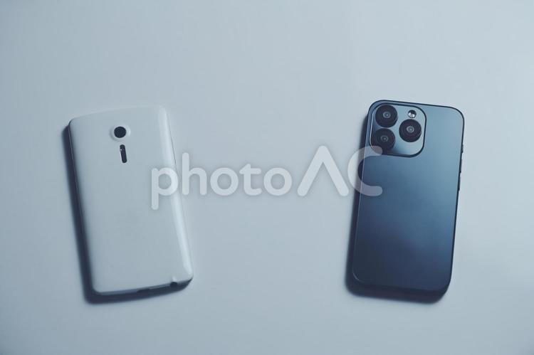 新しいスマホと古いスマホ スマホ,スマートフォン,スマートホンの写真素材