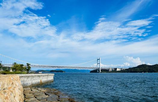 下津井の防波堤から望む瀬戸大橋 瀬戸大橋,橋,吊り橋の写真素材