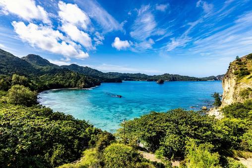 小笠原諸島 境浦海岸から望む絶景 小笠原諸島 境浦海岸から望む絶景 父島,小笠原諸島,海の写真素材