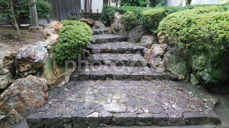 日本家屋の石敷階段 日本家屋のアプローチ,日本家屋,アプローチの写真素材