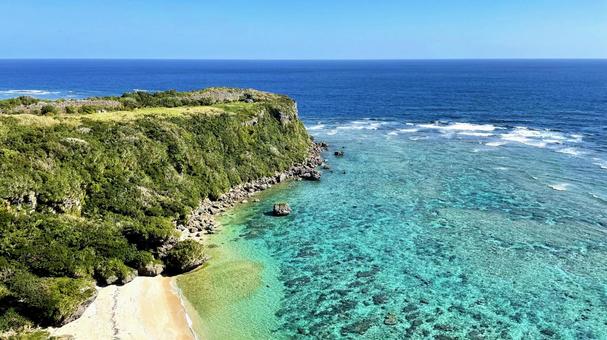 絶景の沖縄の青い海と空 果報バンタ 絶景の沖縄の青い海と空 果報バンタ 海,沖縄,絶景の写真素材