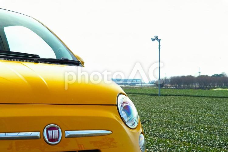 耕地のイタ車（アップ） 車,イタリア車,イタ車の写真素材