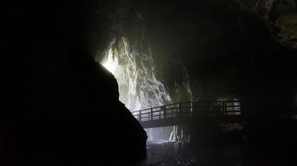 Cave entrance with light streaming in, JPG