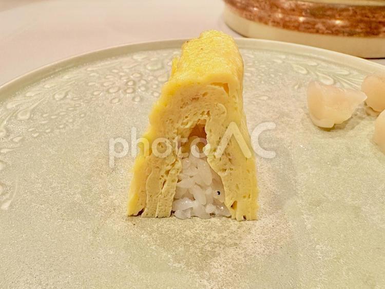 珍しい形の玉子の握り寿司 たまご寿司,鮨,食べ物の写真素材