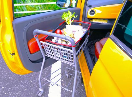 車でショッピング③ 買い物,スーパー,車の写真素材