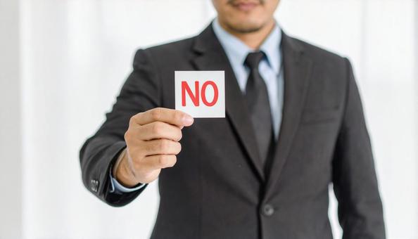NOを示すビジネスマン NOを示すビジネスマンの写真