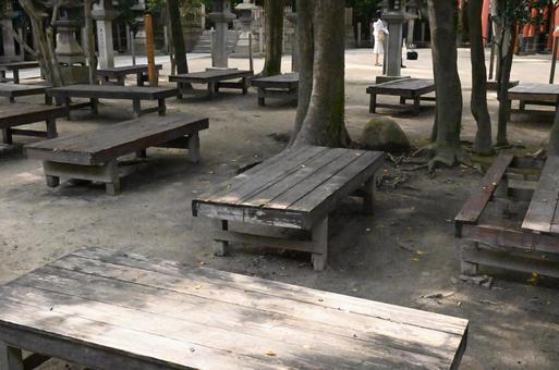 神社の縁台の写真