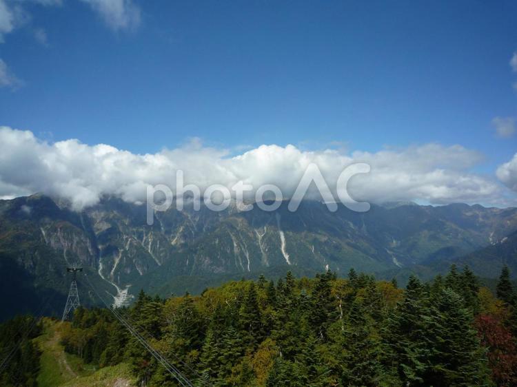 山と紅葉と空と雲 山,空,雲の写真素材
