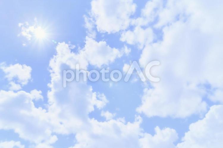 ふんわりとしたソフトな空のイメージ 空,太陽,雲の写真素材