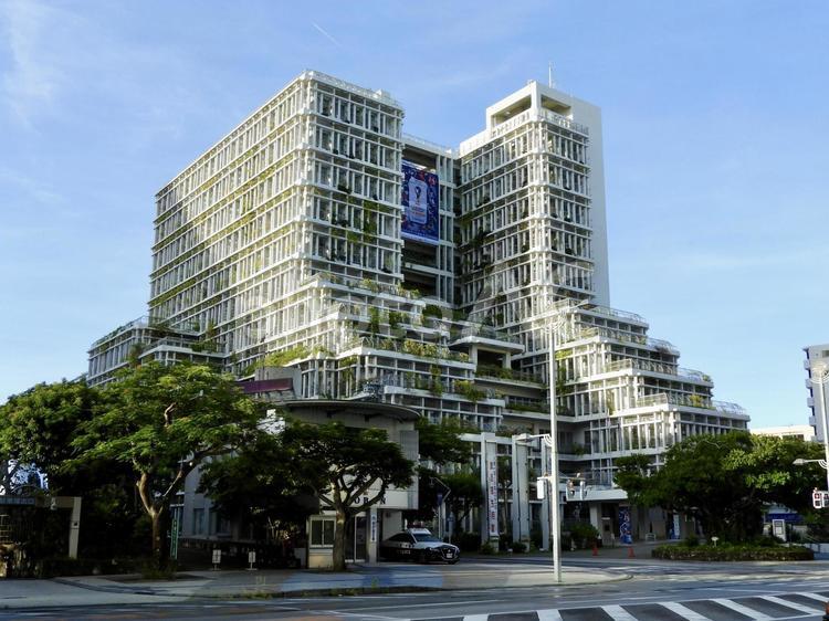 早朝の沖縄県那覇市役所本庁舎2 那覇市役所,那覇市,市役所の写真素材