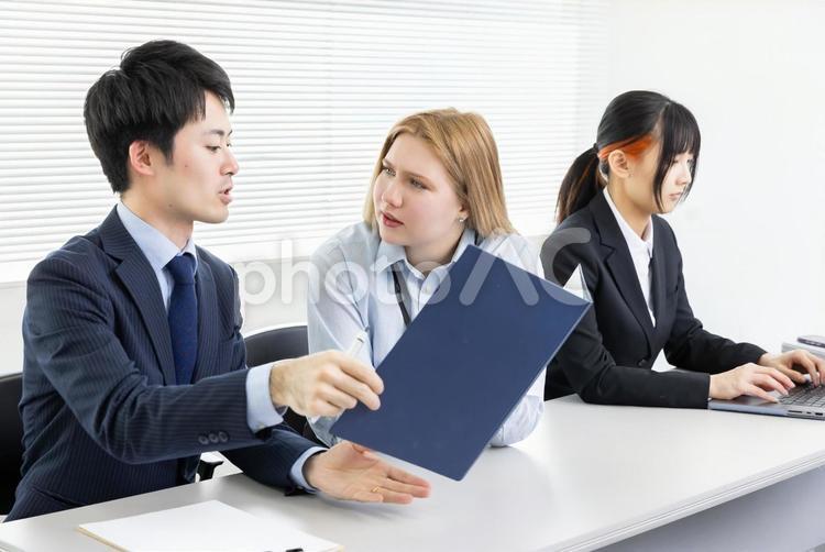 意見を主張する女性　Business 攻める,口論,トラブルの写真素材