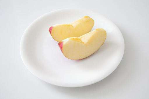 カットした赤りんご カットした赤りんごの写真