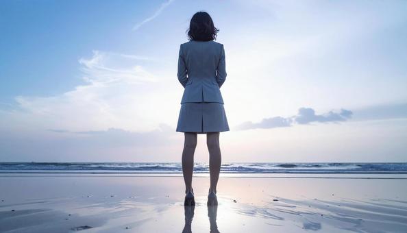 未来を見つめ希望を抱くビジネスマン後ろ姿 未来を見つめ希望を抱くビジネスマン後ろ姿の写真
