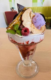 お芋とアップルティーのパフェ パフェ,カフェ,アイスの写真素材