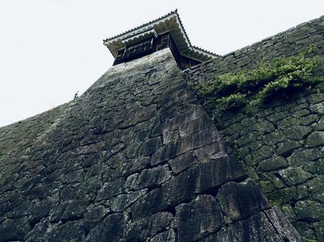 松山城隠門続櫓を見上げる 松山城隠門続櫓を見上げる 松山城,城郭,城跡の写真素材