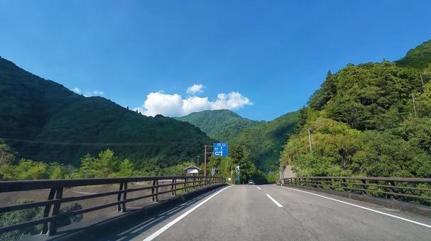 葛川大橋と瀞峡への分岐点 葛川大橋と瀞峡への分岐点の写真
