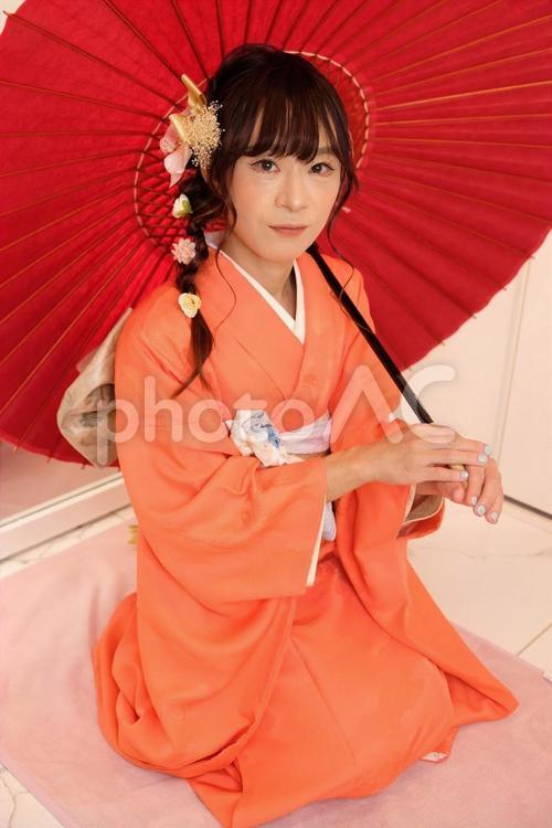 和傘と振袖と女性(女装) 和傘,振袖,着物の写真素材
