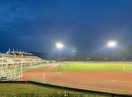 夕暮れの荻野運動公園 夕暮れの荻野運動公園 陸上競技場,荻野運動公園,トラックの写真素材