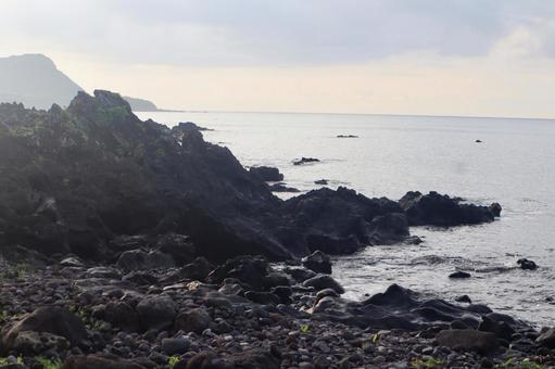 Photo, abunze lava beach, nagasaki prefecture, divide into small portions, 