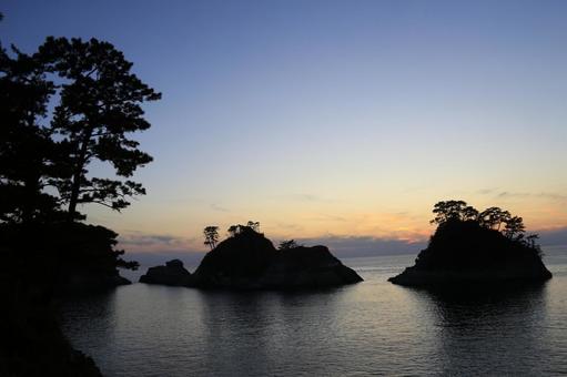 A beautiful sunset over Dogashima, JPG