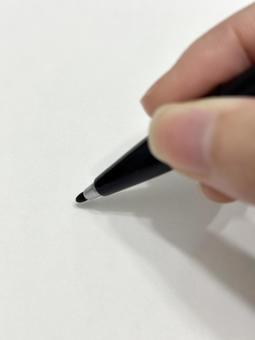 紙にペンで書く 紙にペンで書く 紙,ペン,紙とペンの写真素材